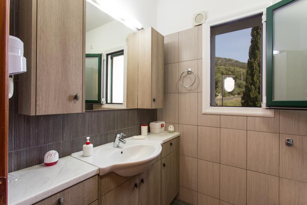 Villa Vera อาโยส นิกีตัส ภายนอก รูปภาพ