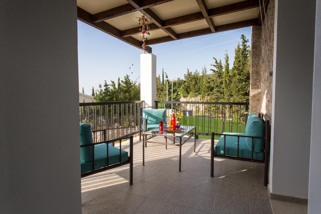 Villa Vera อาโยส นิกีตัส ภายนอก รูปภาพ