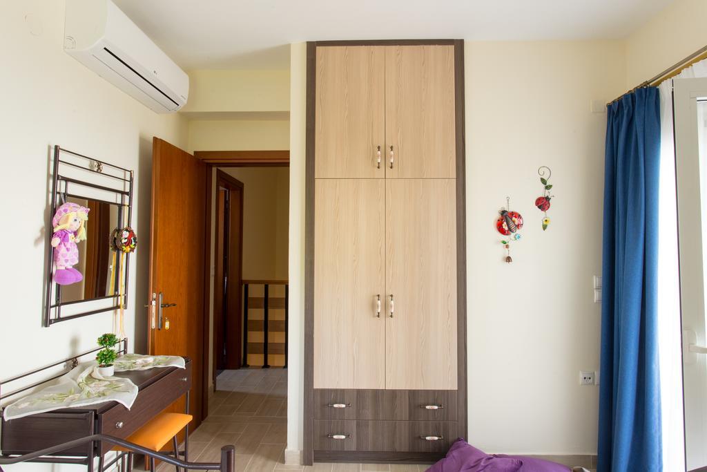 Villa Vera อาโยส นิกีตัส ภายนอก รูปภาพ